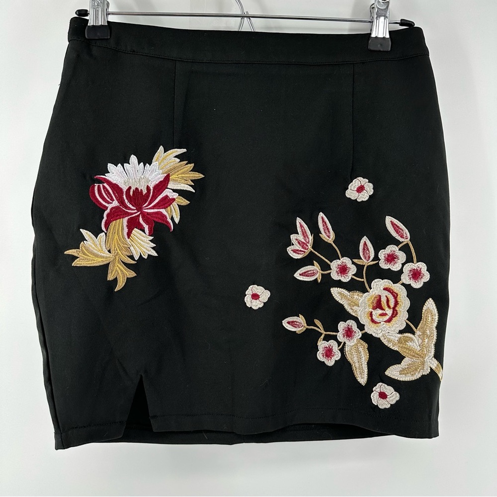 Dress Decode Mini Embroidery Skirt